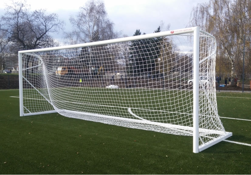 Poarta de fotbal din aluminiu 7,32х2,44 m - profil oval special de 120х100 mm-0 Poarta de fotbal din aluminiu 7,32х2,44 m - profil oval special de 120х100 mm-0